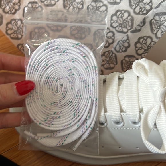 Alexander McQueen Sneakers - Picture 4 of 9